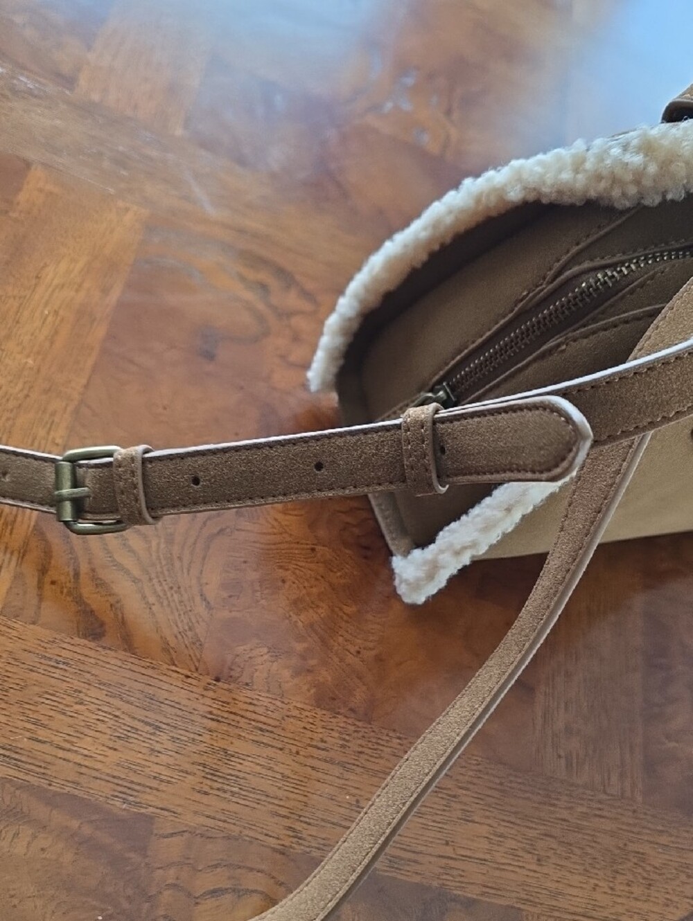 Frye & Co. Holiday Satchel Cognac Sherpa Trim Crossbody Bag - NEW - Picture 8 of 11